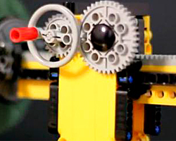 Токарний верстат з LEGO